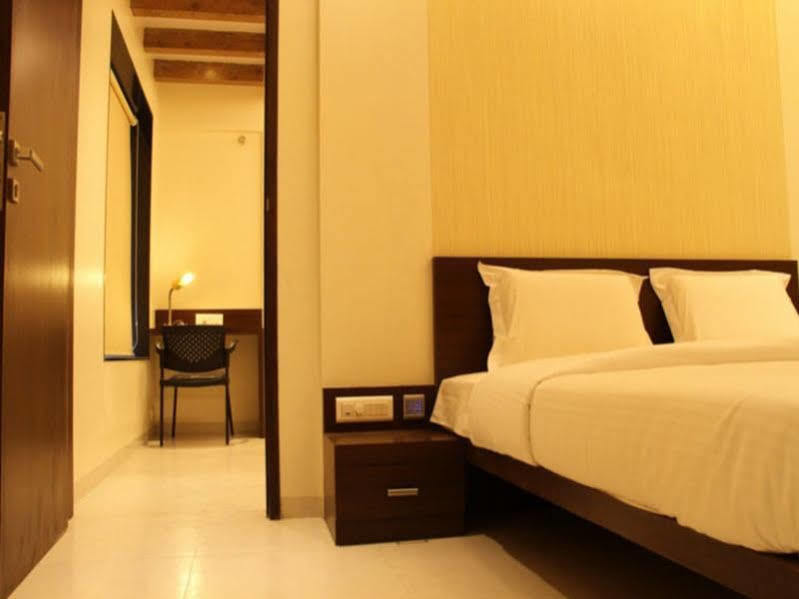 Hotel Eco Inn Viman Nagar Pune Bagian luar foto